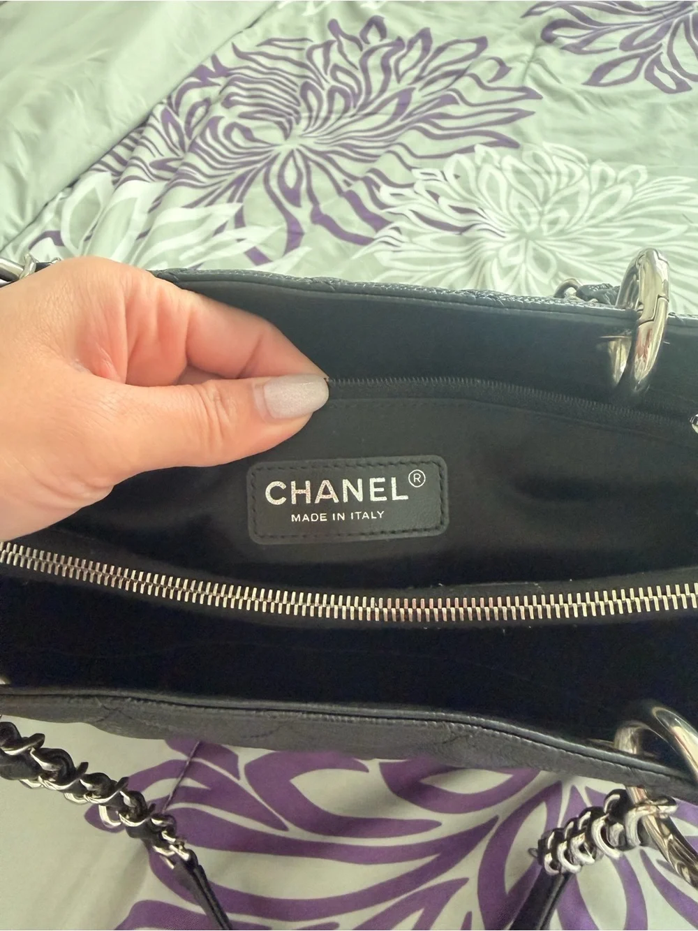 CHANEL elegant quilted
